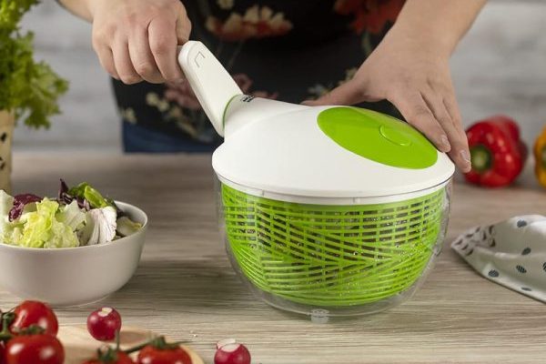 بررسی انواع سبزی خشک‌کن و آب‌گیری خانگی جدید